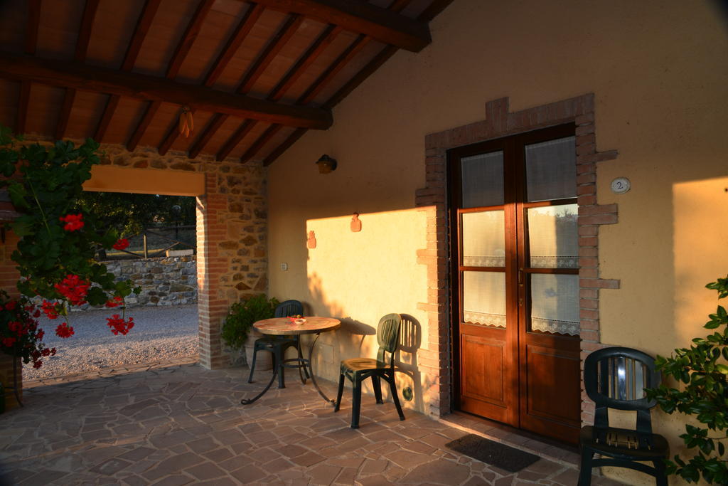 Agriturismo Podere Micitto Usi Rum bild